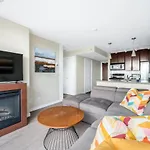 Explore Vancouver Downtown From Luxury 1 Bed/Bath