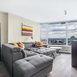 Explore Vancouver Downtown From Luxury 1 Bed/Bath